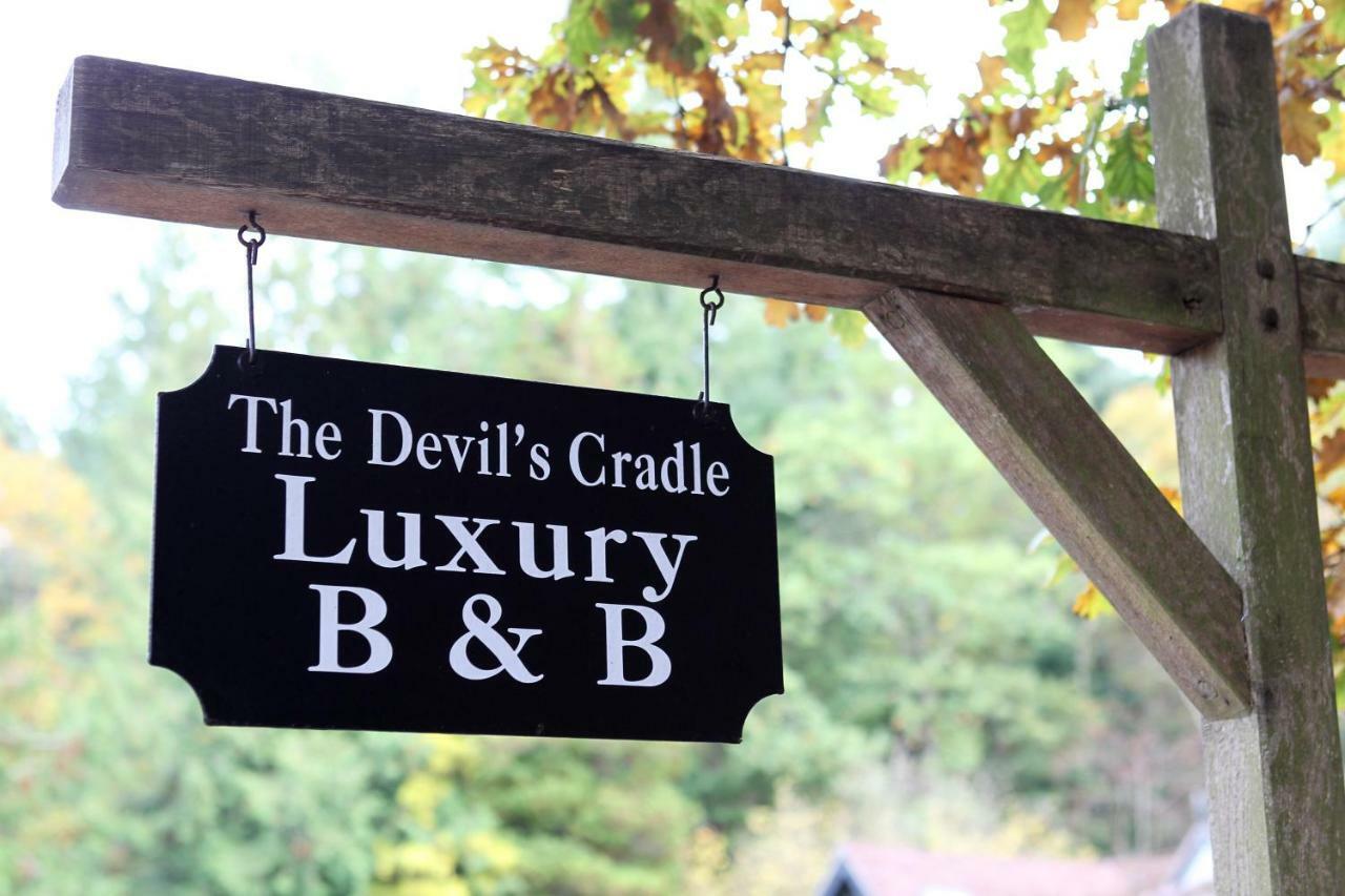 The Devils Cradle Hotel Farnham  Exterior photo